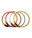 vier leuchtende Nylonringe in verschiedenen Farben, nebeneinander aufgereiht